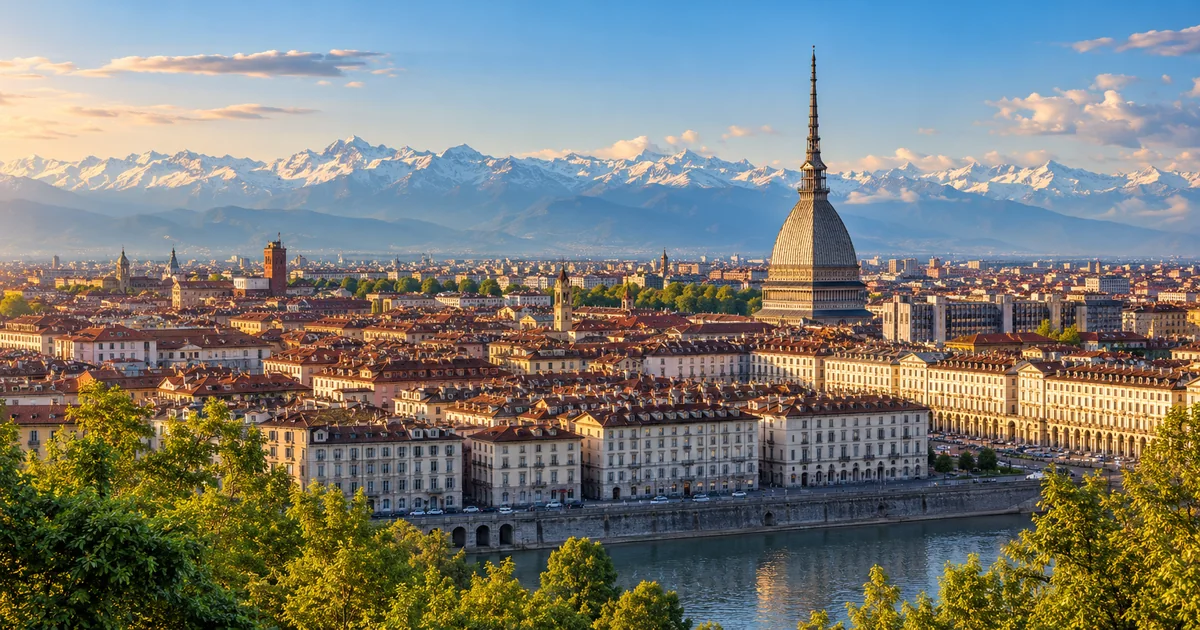 Mole Antonelliana e arco alpino - Piemonte